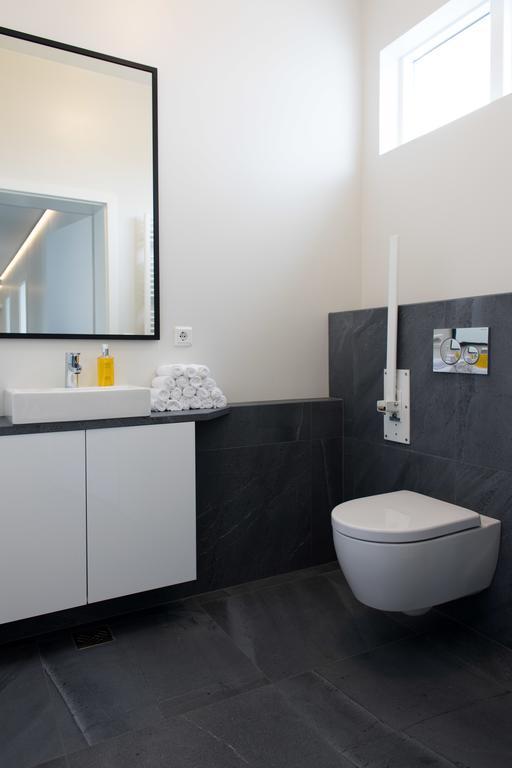 Graystone Guesthouse Sandgerthi Екстер'єр фото